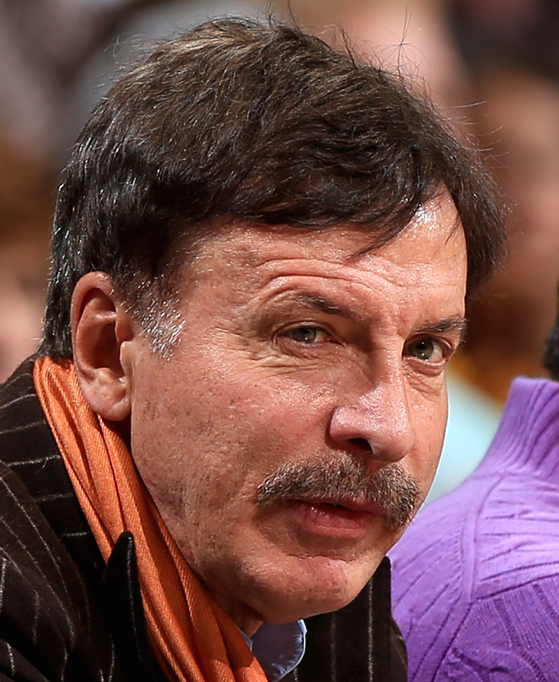 Illustration for article titled What Is That Thing On Stan Kroenke's Head?